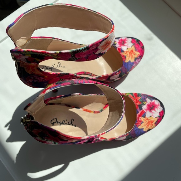 Qupid Tropical Floral Platform Stiletto - Picture 6 of 6